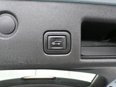 Used 2022 Chevrolet Equinox Premier image 43