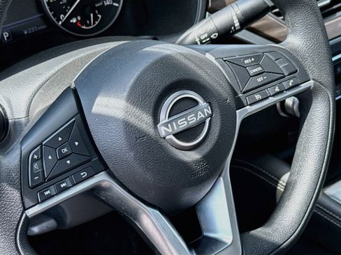 Used 2023 Nissan Altima 2.5 SV FWD image 12