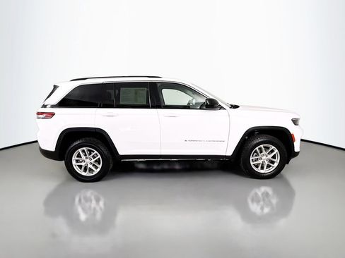 Used 2023 Jeep Grand Cherokee Laredo w/ Luxury Tech Group I AWD/4WD image 9