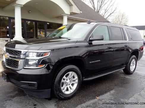 Used 2018 Chevrolet Suburban LT image 1
