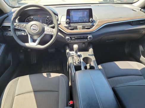 Used 2025 Nissan Altima 2.5 SV FWD image 15