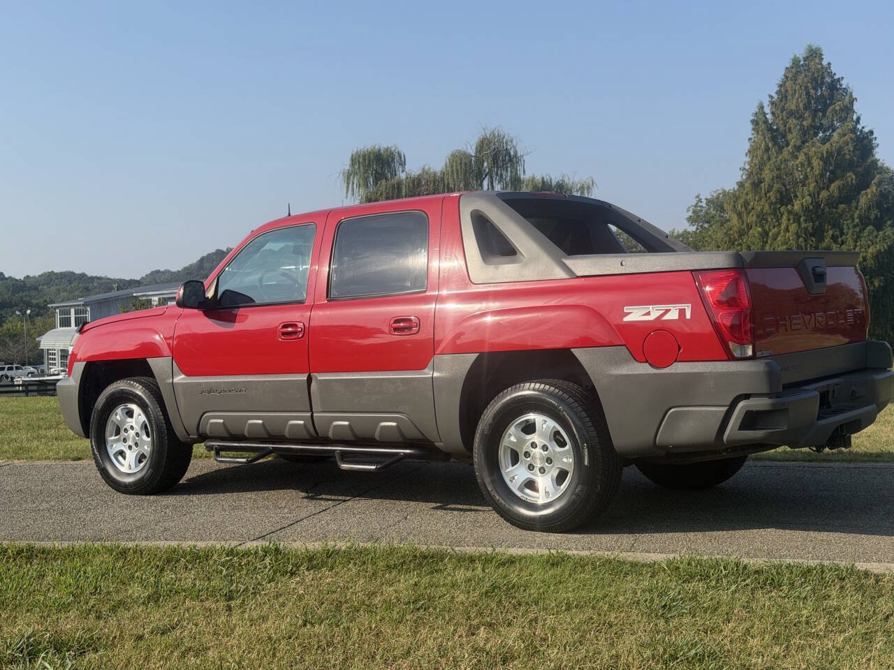 Used 2002 Chevrolet Avalanche 4x4 w/ Off-Road Suspension Pkg image 4