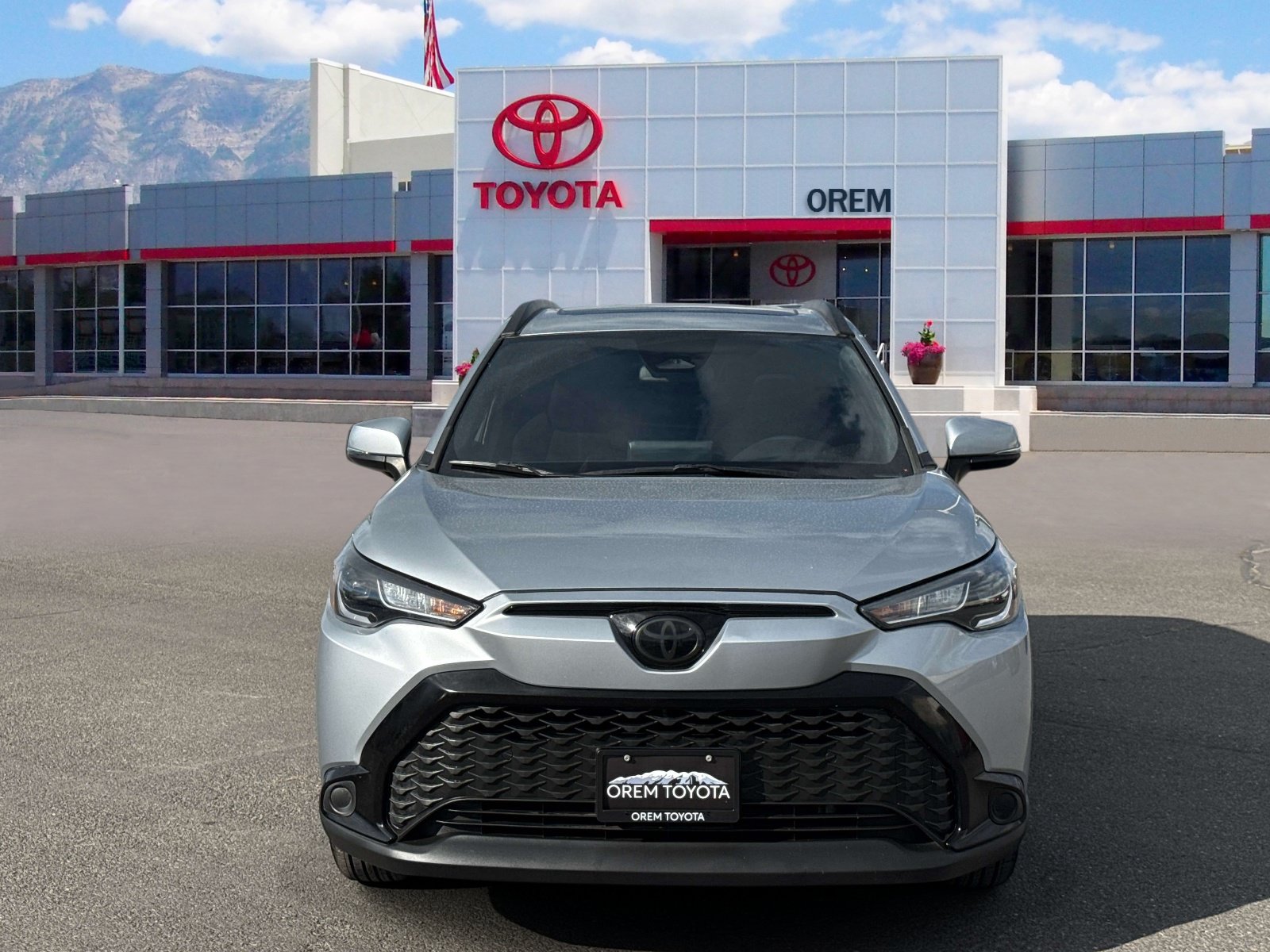 Used 2024 Toyota Corolla Cross AWD Hybrid w/ Moonroof Package image 2