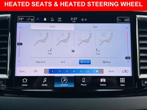 Used 2024 Chrysler Pacifica Touring-L image 5