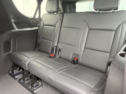 Used 2025 GMC Yukon XL Denali AWD/4WD image 13
