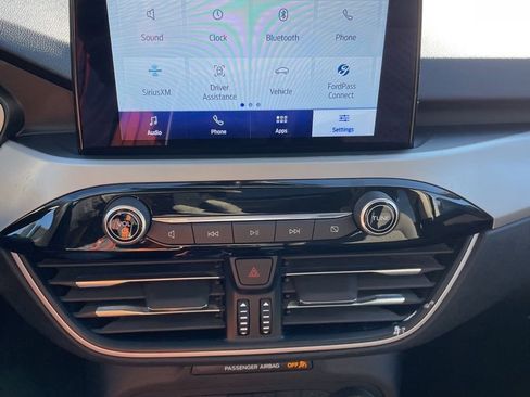 Used 2020 Ford Escape SE image 9