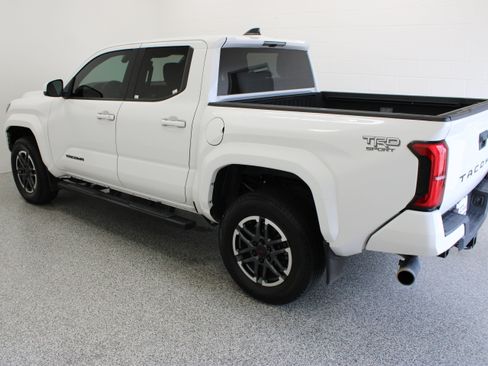 Used 2024 Toyota Tacoma TRD Sport RWD image 9
