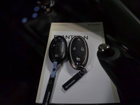 Used 2025 Hyundai Elantra N image 40