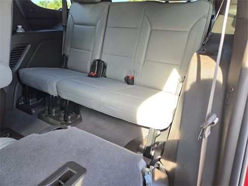 Used 2022 GMC Yukon SLT w/ SLT Premium Package image 9