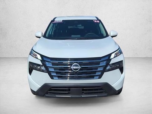 Used 2025 Nissan Rogue SV FWD image 2