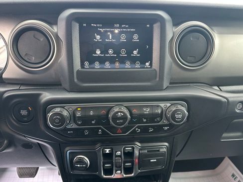 Used 2020 Jeep Wrangler Unlimited Willys image 26