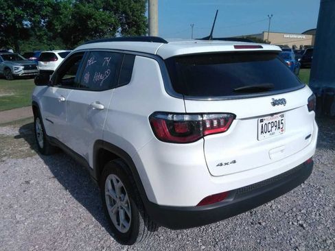 Used 2024 Jeep Compass Latitude AWD/4WD image 2