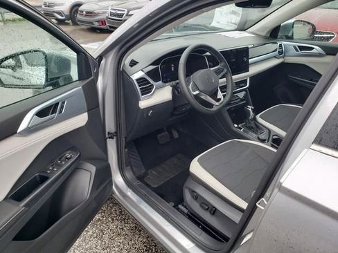 New 2025 Volkswagen Taos SE AWD/4WD image 6