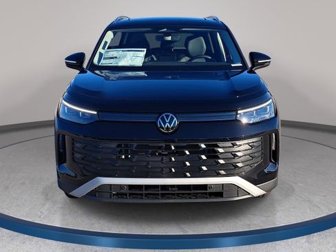 New 2026 Volkswagen Tiguan SE FWD image 2
