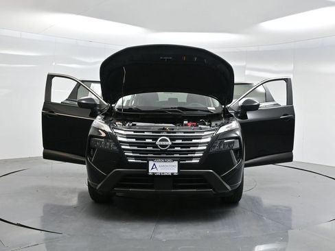 Used 2024 Nissan Rogue S image 40