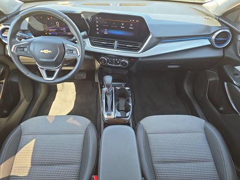 Used 2024 Chevrolet Trax LT w/ Driver Confidence Package FWD image 9