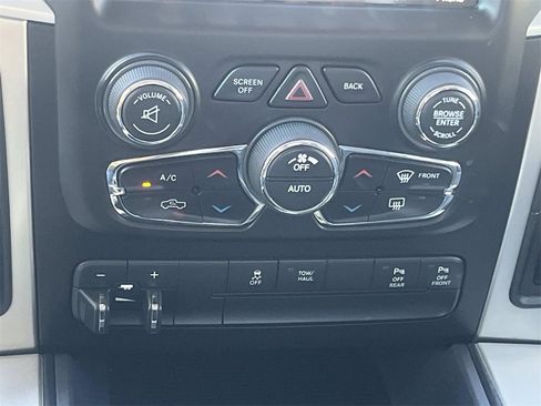 Used 2017 RAM 2500 SLT w/ Luxury Group image 23