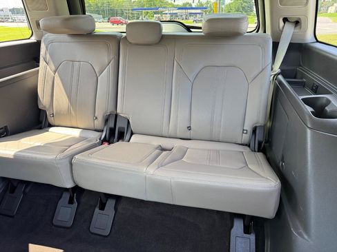 Used 2019 Ford Expedition Limited w/ Equipment Group 301A RWD image 23