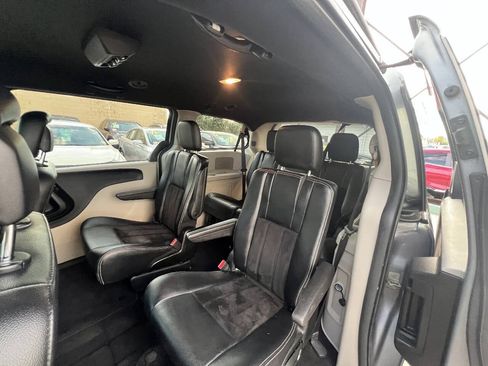 Used 2017 Dodge Grand Caravan SXT FWD image 15