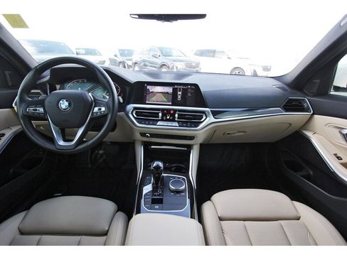 Used 2022 BMW 330i Sedan w/ Driving Assistance Package image 9