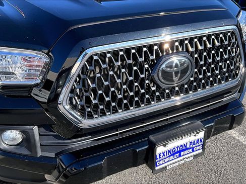 Used 2019 Toyota Tacoma TRD Sport image 32