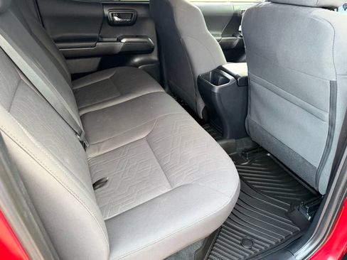 Used 2019 Toyota Tacoma TRD Off-Road AWD/4WD image 38