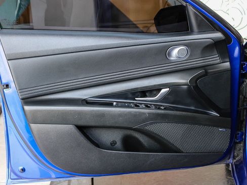 Used 2023 Hyundai Elantra Limited image 21