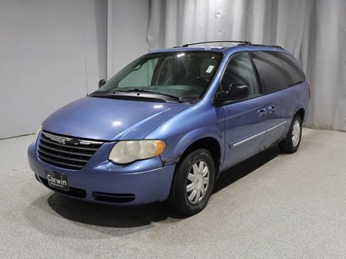 Used 2007 Chrysler Town & Country Touring w/ Leather Interior Group FWD image 7