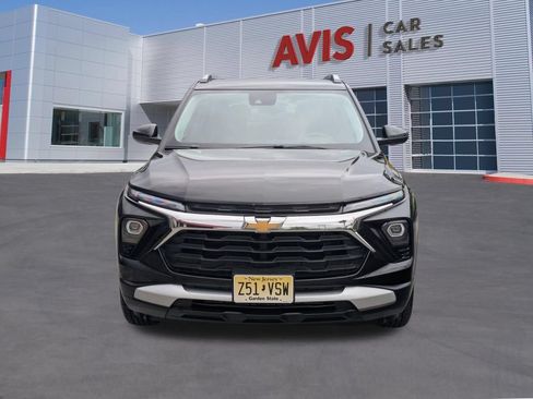 Used 2025 Chevrolet TrailBlazer LT AWD/4WD image 2