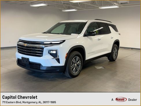 New 2025 Chevrolet Traverse LT image 1