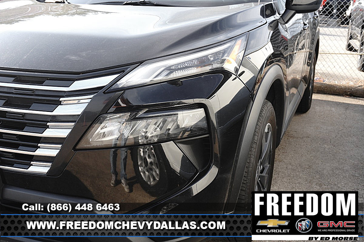 Used 2025 Nissan Rogue SV FWD image 7