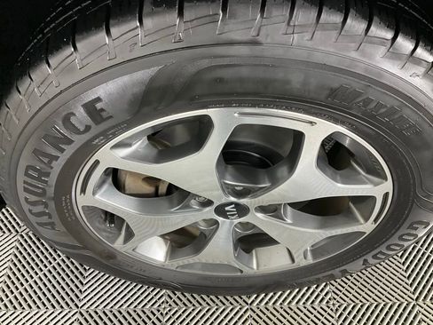 Used 2021 Kia Telluride EX image 9