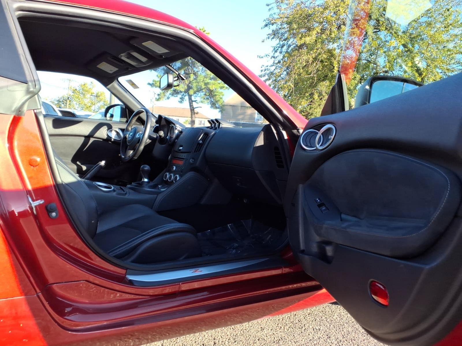 Used 2014 Nissan 370Z Touring w/ Sport Package RWD image 13