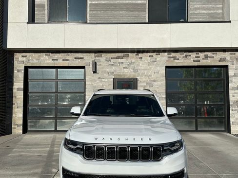 Used 2022 Jeep Wagoneer Series II AWD/4WD image 8