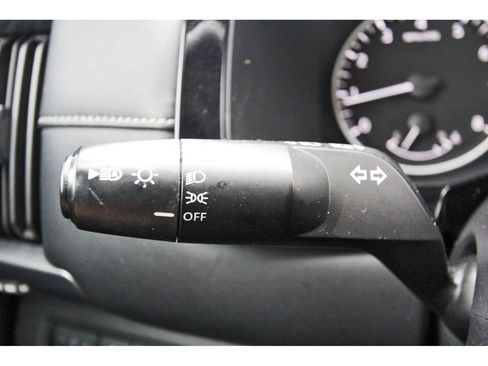 Used 2023 Nissan Pathfinder SL FWD image 11