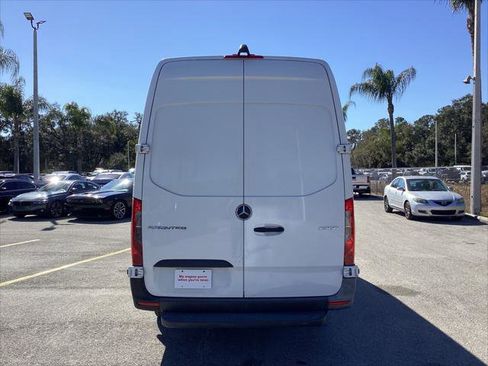 Used 2022 Mercedes-Benz Sprinter 2500 image 14