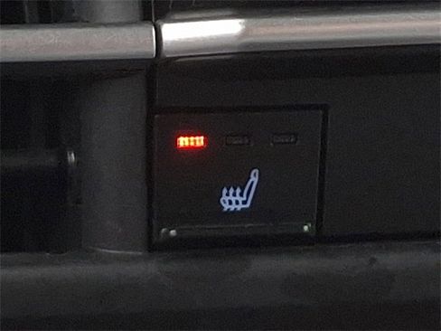 Used 2023 Toyota Sienna XLE image 21