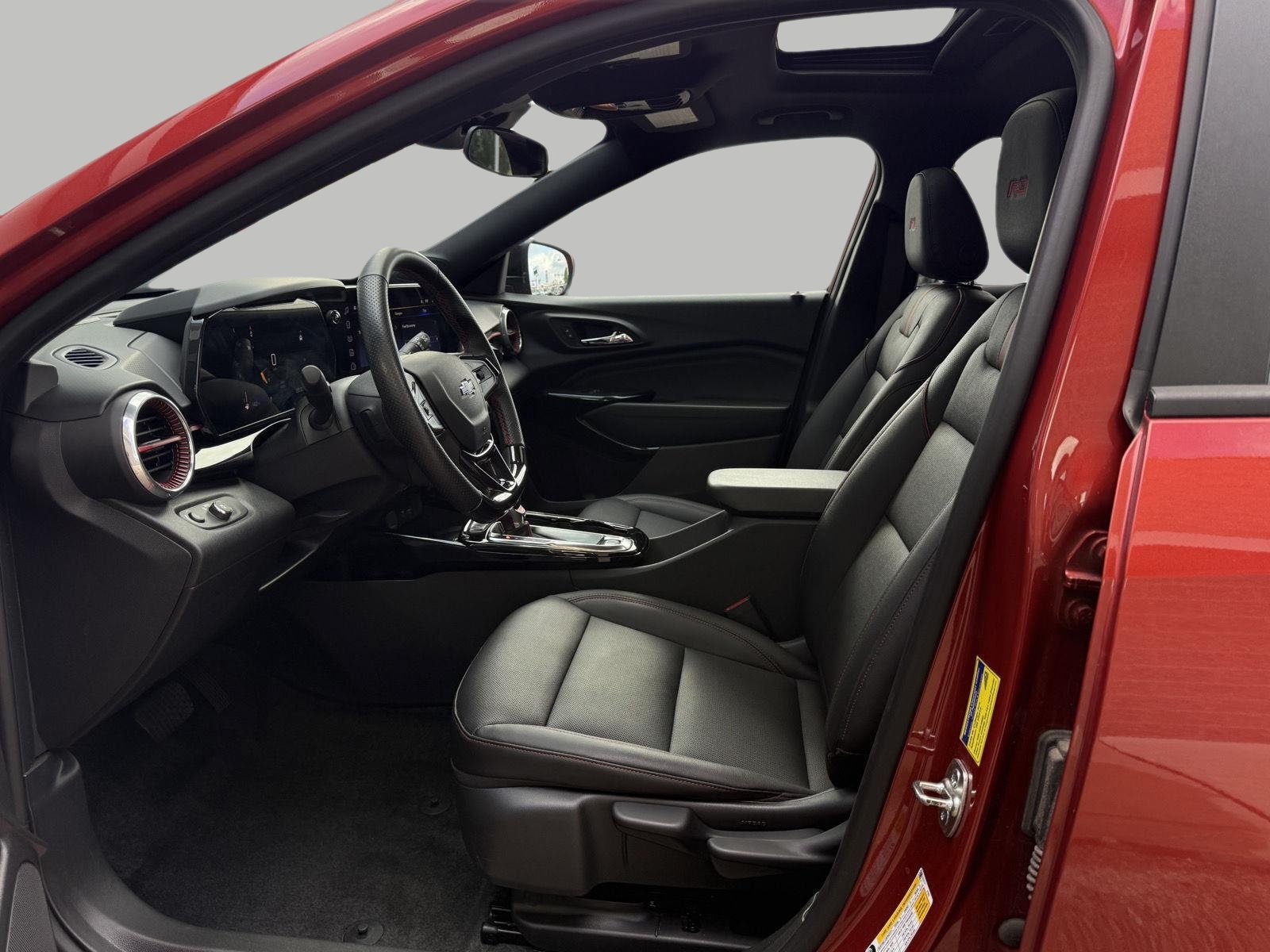 Used 2024 Chevrolet Trax RS w/ Sunroof Package FWD image 22
