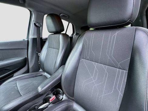 Used 2018 Chevrolet Trax LT w/ LT Convenience Package FWD image 19