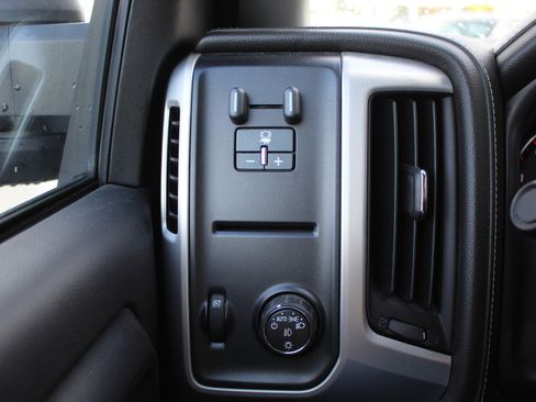 Used 2015 GMC Sierra 1500 SLE image 30