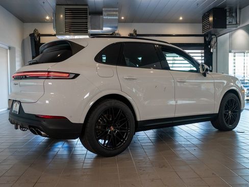 New 2025 Porsche Cayenne image 9