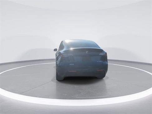 Used 2022 Tesla Model Y Long Range image 6