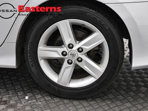 Used 2014 Toyota Camry SE FWD image 32