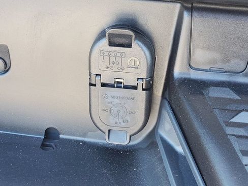 Used 2022 RAM 1500 Big Horn AWD/4WD image 7