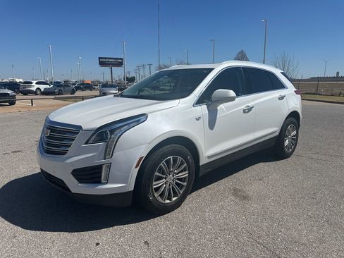 Used 2017 Cadillac XT5 Luxury image 1