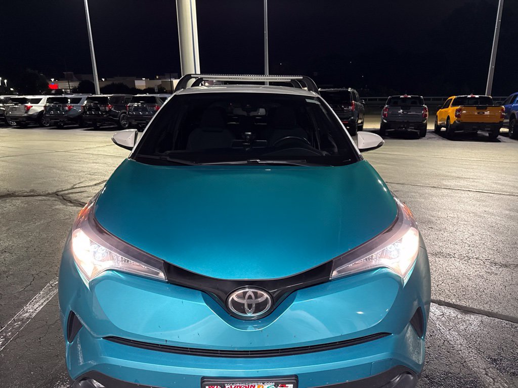 Used 2018 Toyota C-HR XLE FWD image 2