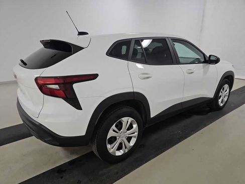 Used 2025 Chevrolet Trax LS FWD image 3