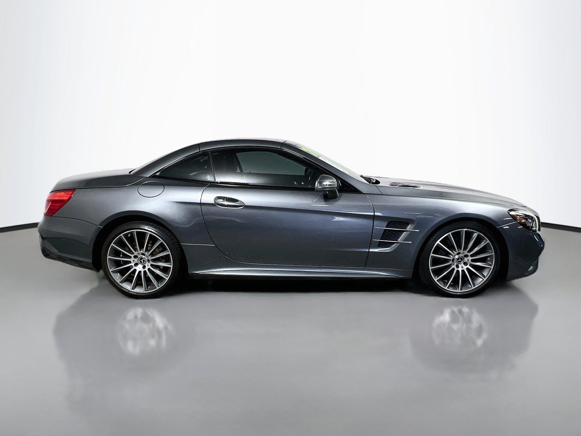 Used 2017 Mercedes-Benz SL 450 image 3