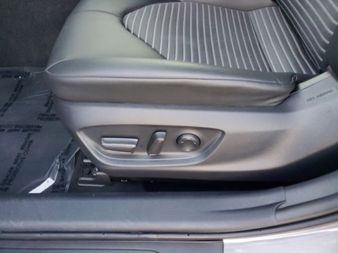Used 2023 Toyota Camry SE image 12