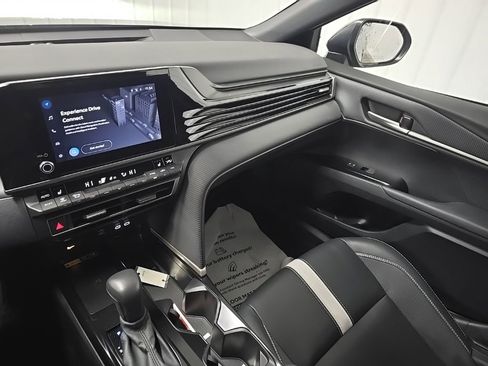 Used 2025 Toyota Camry SE image 25